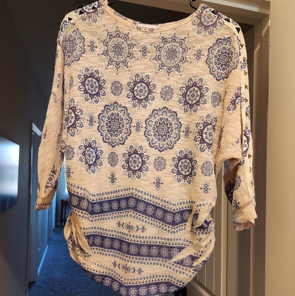 Sadie & Love light knit top Size M